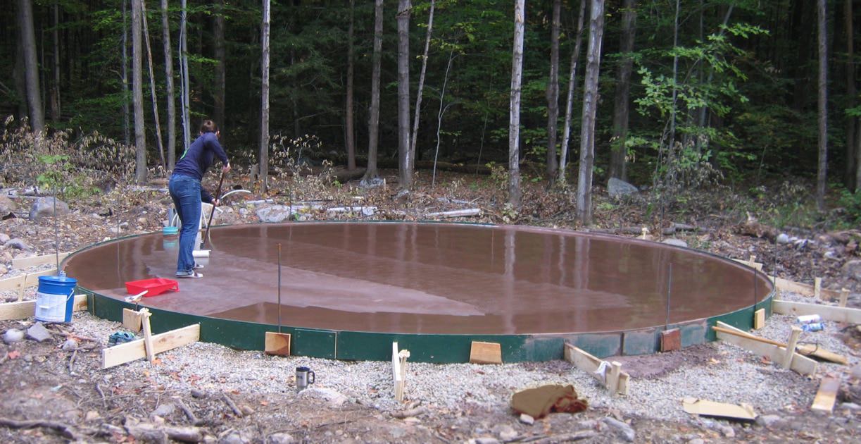 Circular concrete pad foundation for a yurt
